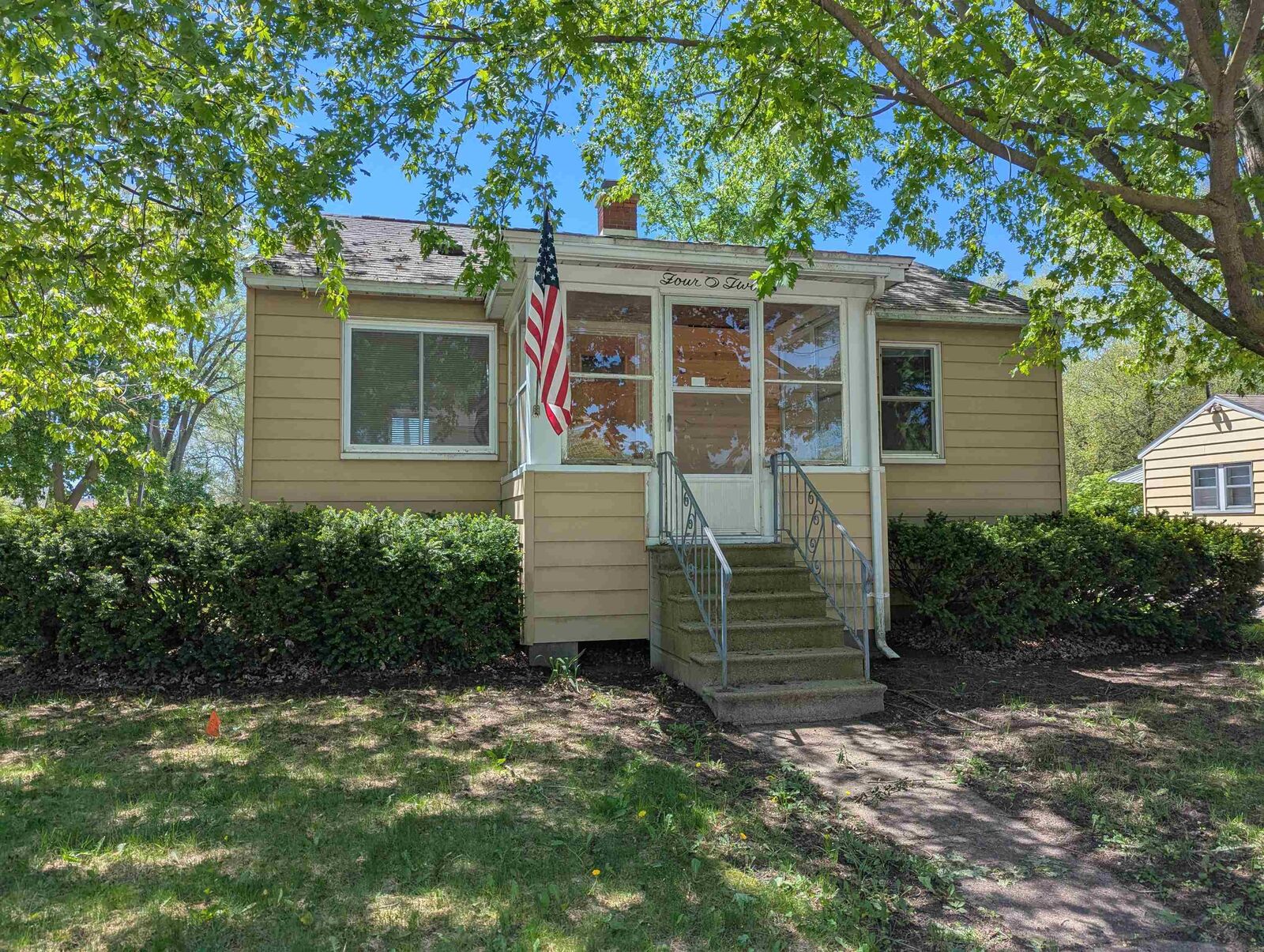 Property Photo: 402 E Fisher Street MI 48706