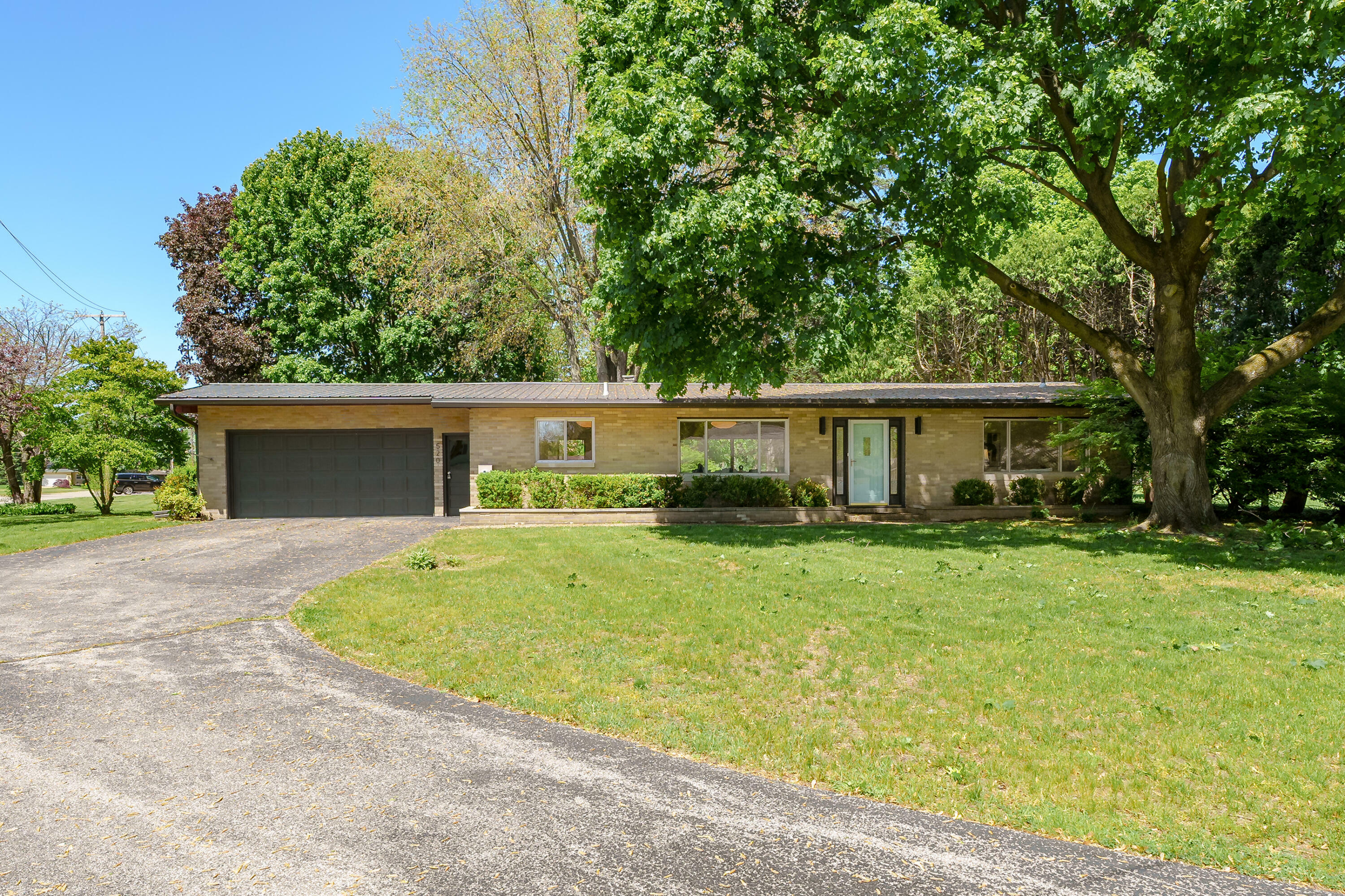 520 N West Street  Coloma MI 49038 photo