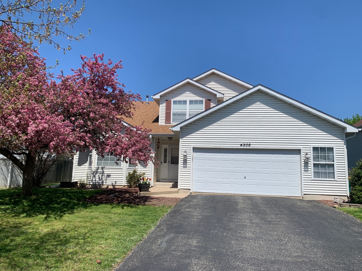 4309 Ashcott Lane  Plainfield IL 60586 photo