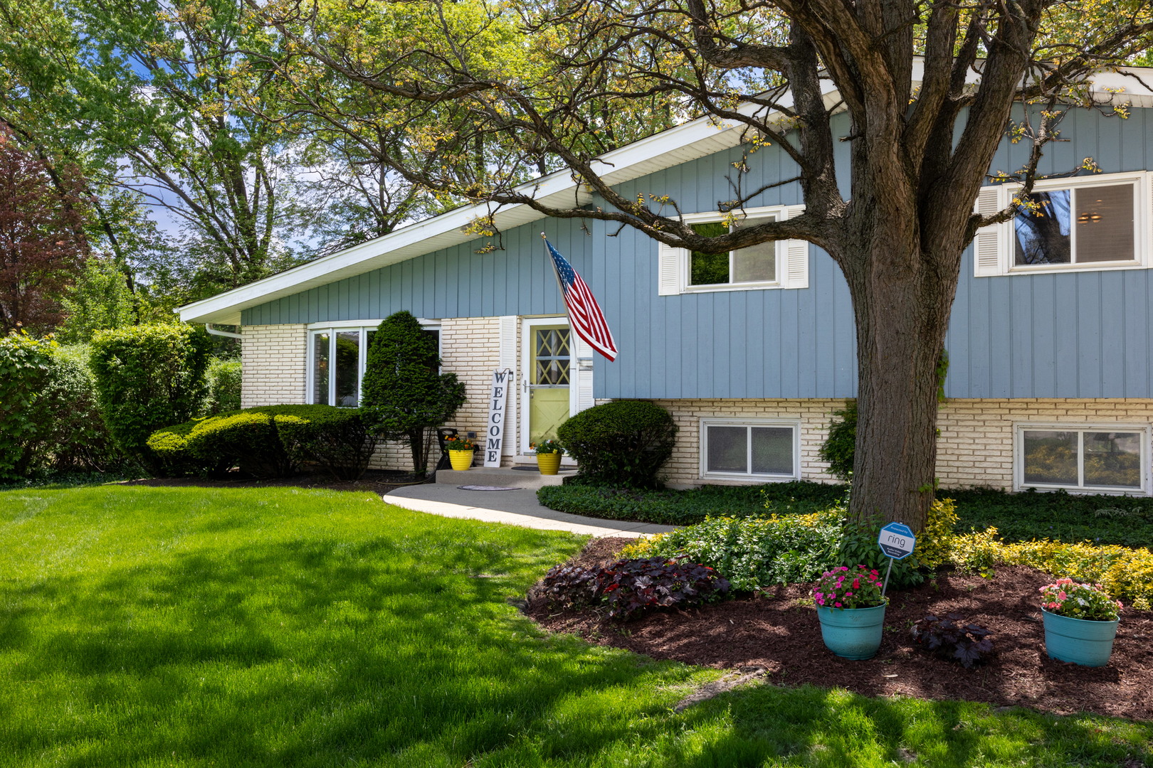 Property Photo: 1723 Columbine Drive IL 60173
