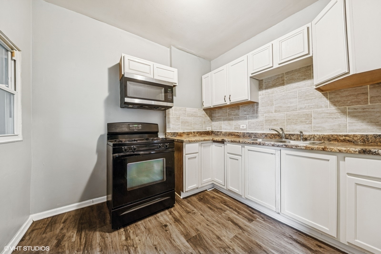 Property Photo: 6945 S Eberhart Avenue IL 60637