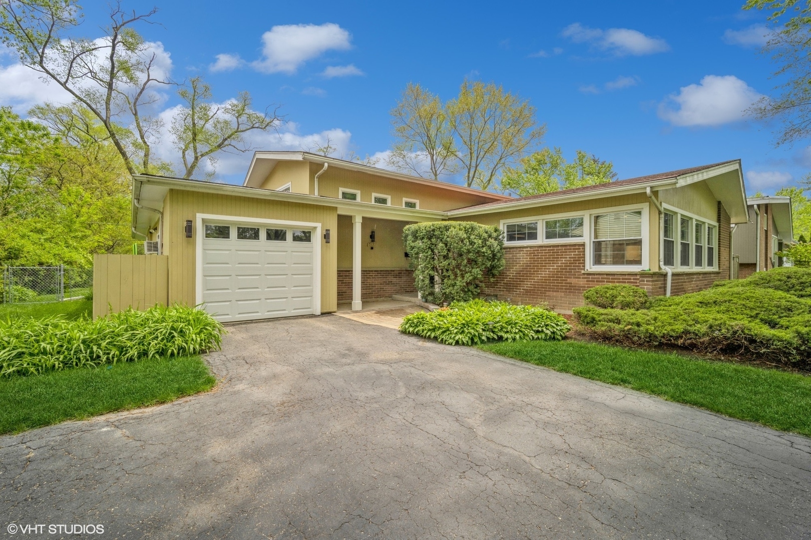 Property Photo: 719 Pine Street IL 60015
