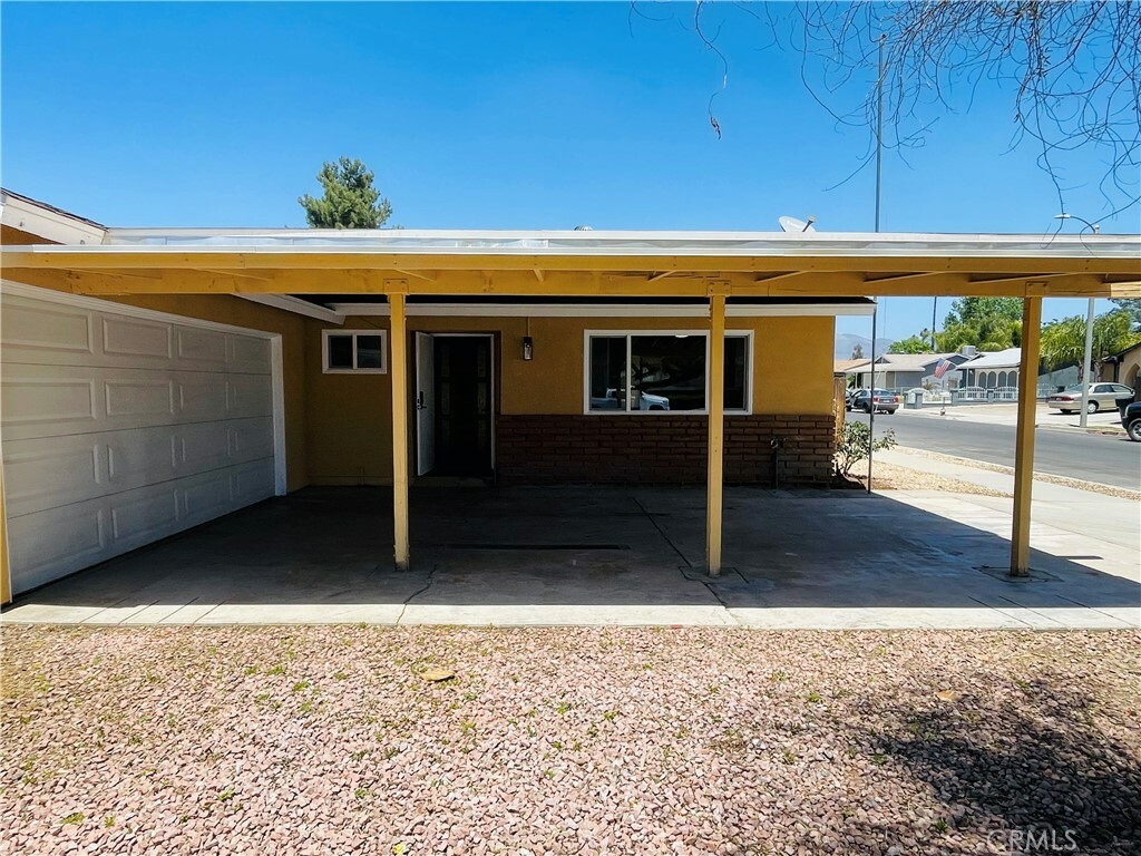 Property Photo: 592 E Johnston Avenue CA 92543