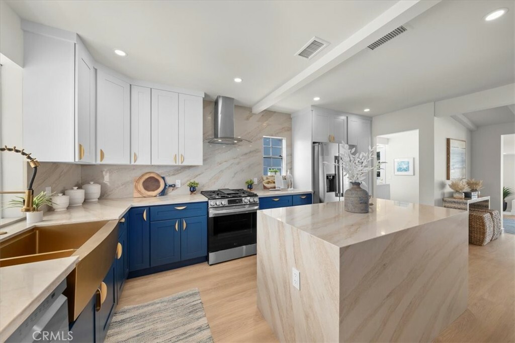 Property Photo:  1103 Eriel Avenue  CA 90503 