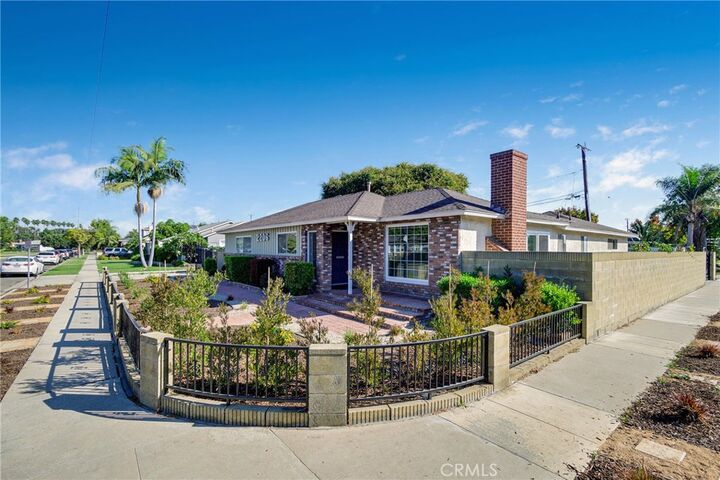 Property Photo: 2206 Radnor Avenue CA 90815