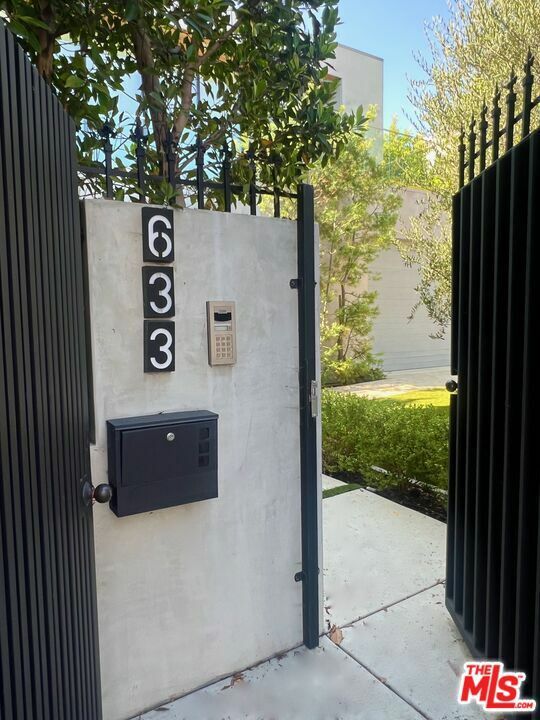 Property Photo: 633 N Crescent Heights Boulevard CA 90048