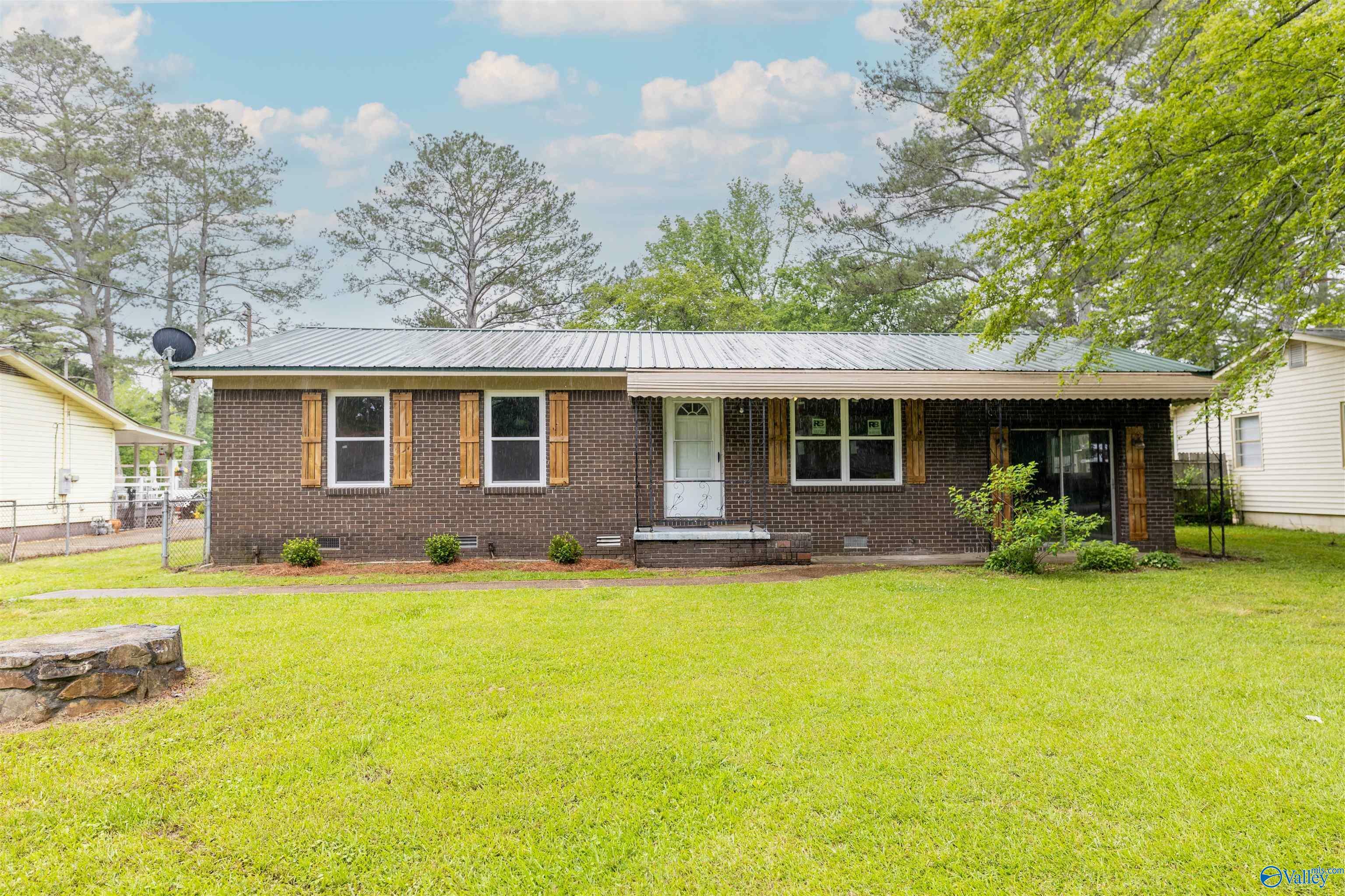 Property Photo: 710 Owens Avenue SW AL 35954