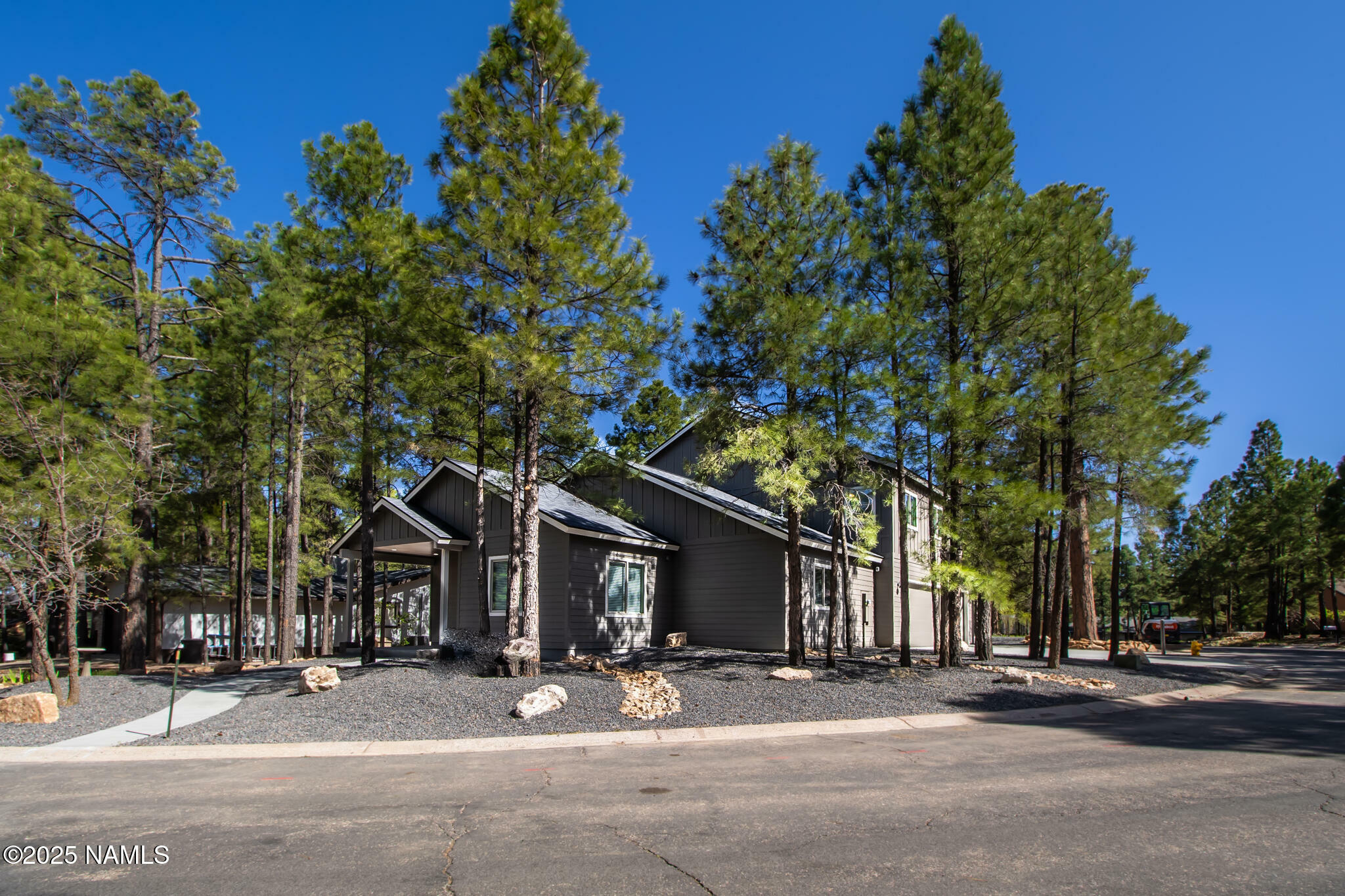 Property Photo:  5091 E Seminole Drive  AZ 86004 