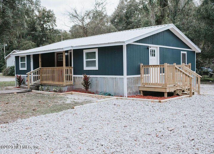 Property Photo: 204 Williams Street FL 32177