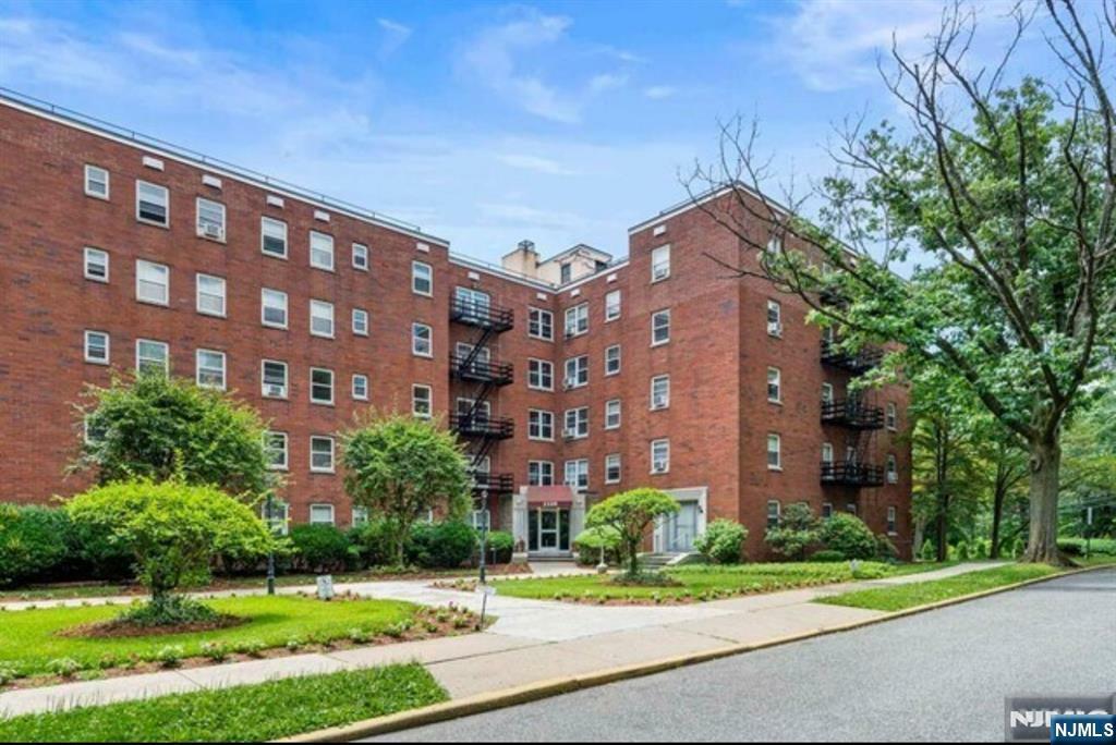 2320 Linwood Avenue 4B  Fort Lee NJ 07024 photo