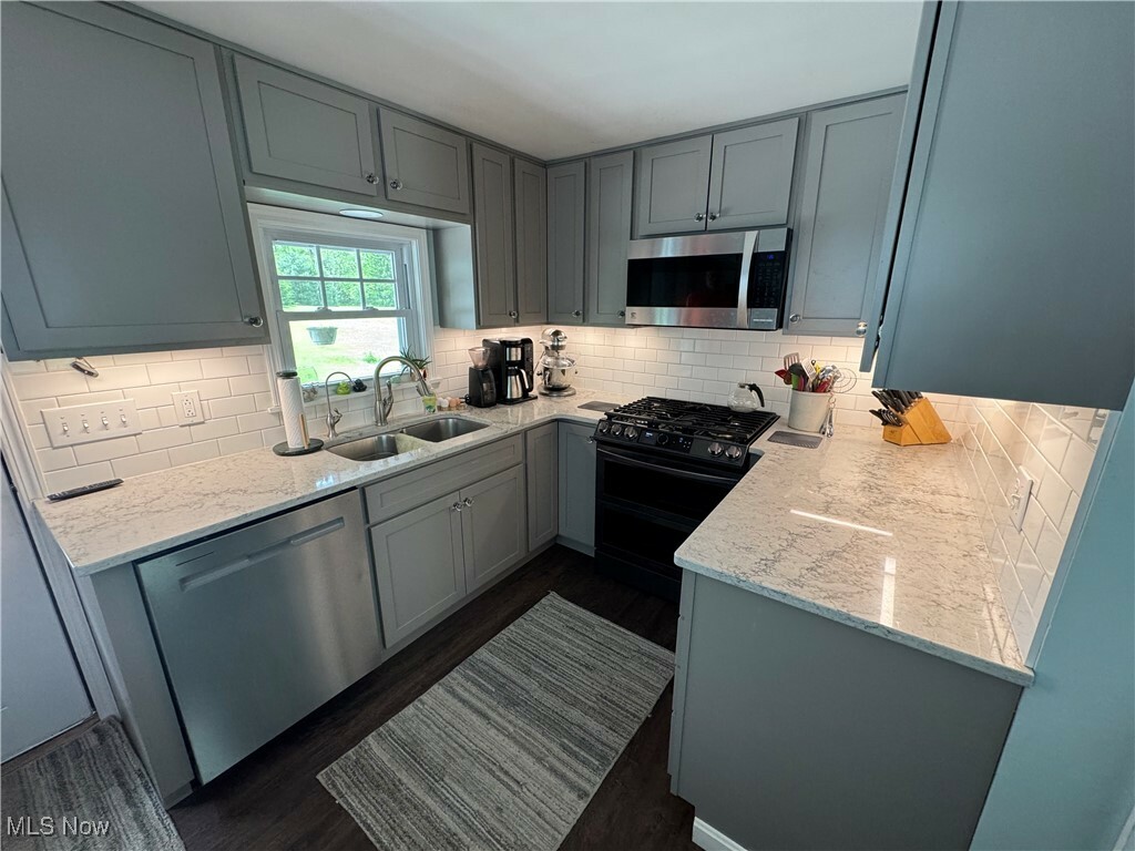 Property Photo: 2043 State Road OH 44481