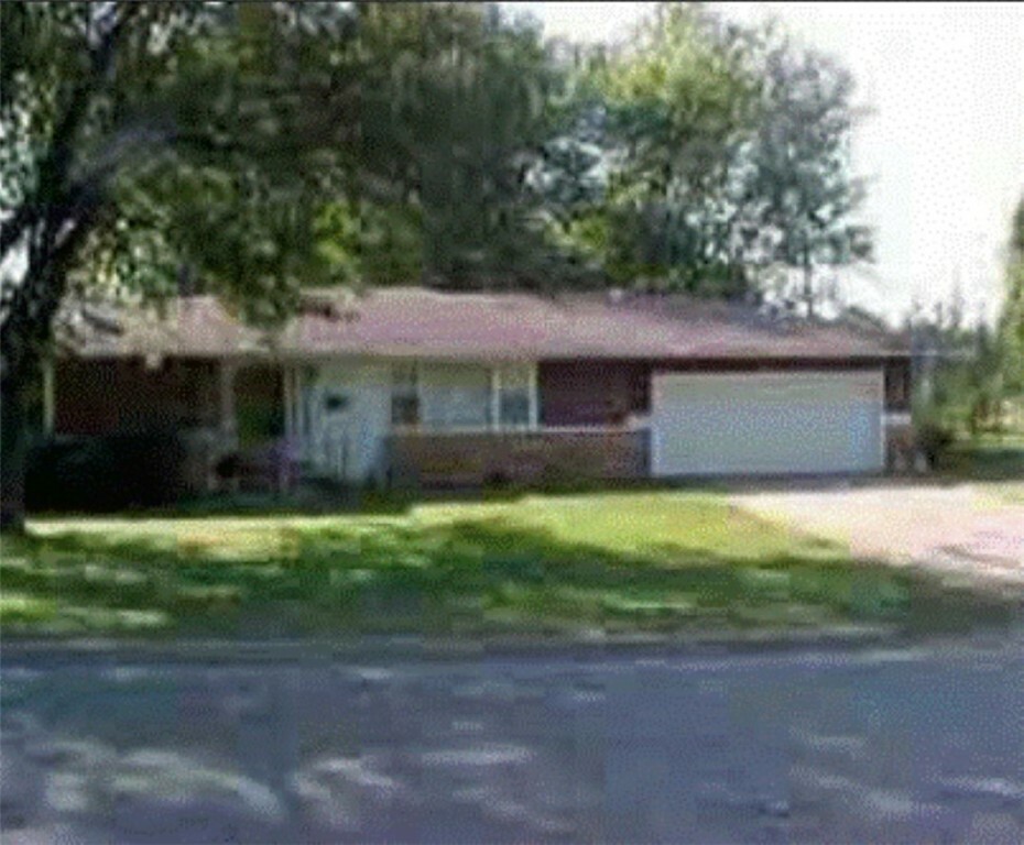 Property Photo: 1002 N Pleasant Street AR 72764