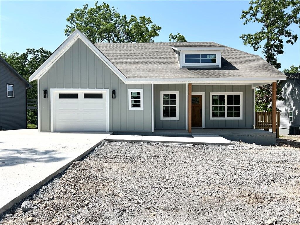 Property Photo:  19 Kirkwall Place  AR 72715 