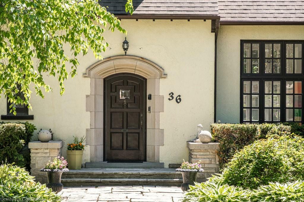 Photo de la propriété: 36 Cayley Street ON L9H 2E7