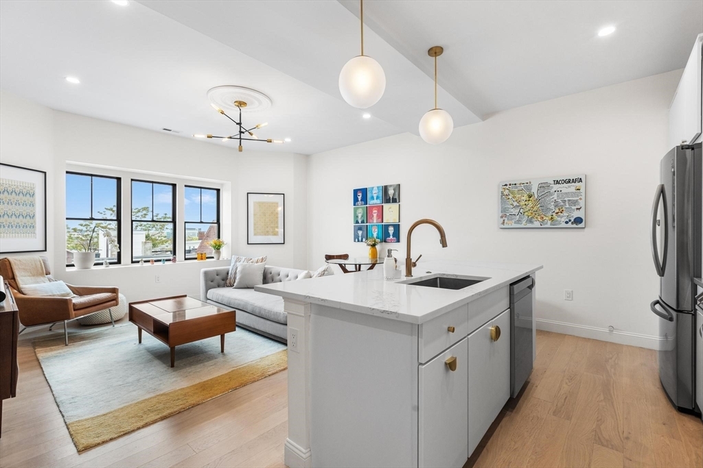 Property Photo:  46 Eutaw St Ph  MA 02128 