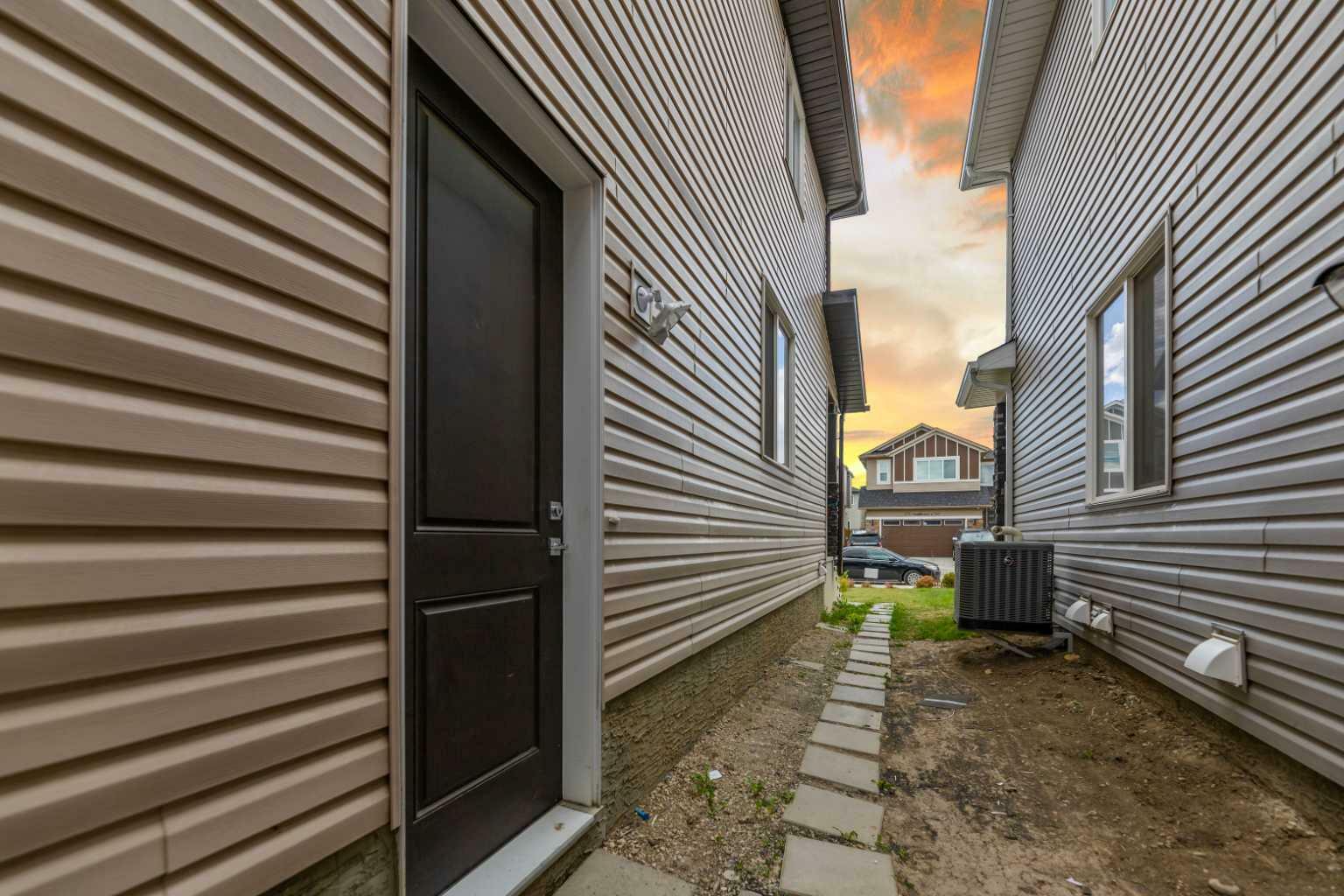 Property Photo: 382 Saddlecrest Circle NE AB T3J 0Z2