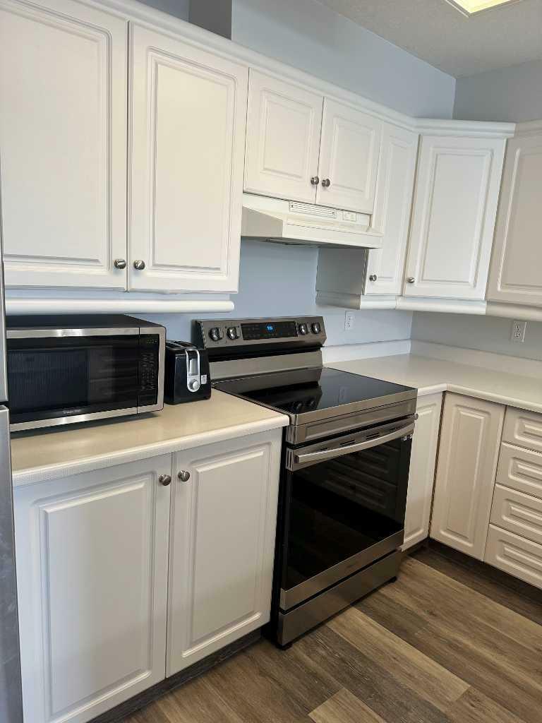 Property Photo: 620 Columbia Boulevard W 214 AB T1K 7A8