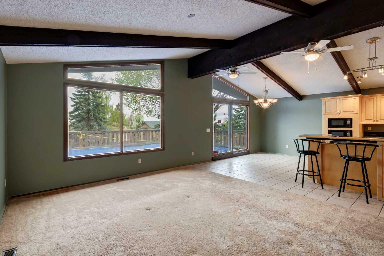 Property Photo: 59 Beaconsfield Place NW AB T3K 1W8