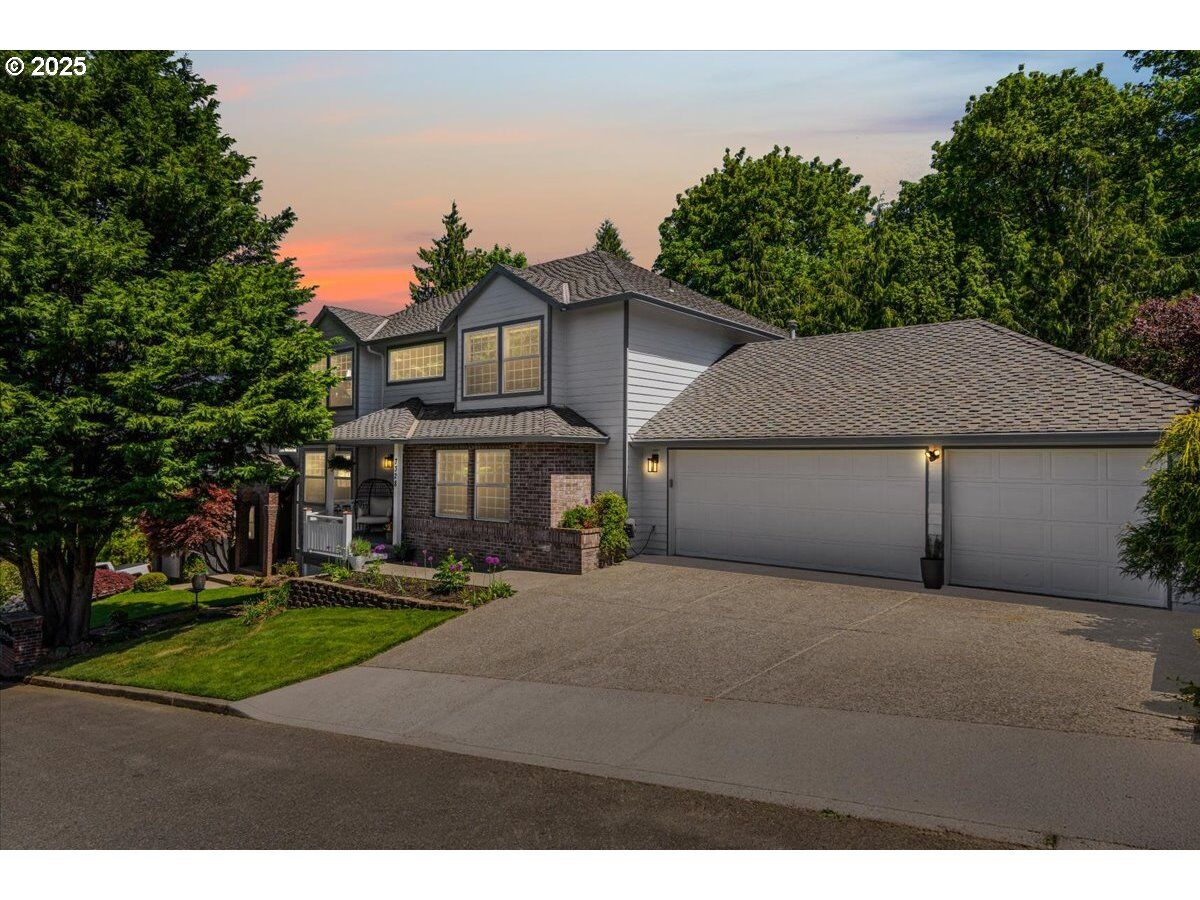 Property Photo:  7328 SE 141st Ave  OR 97236 