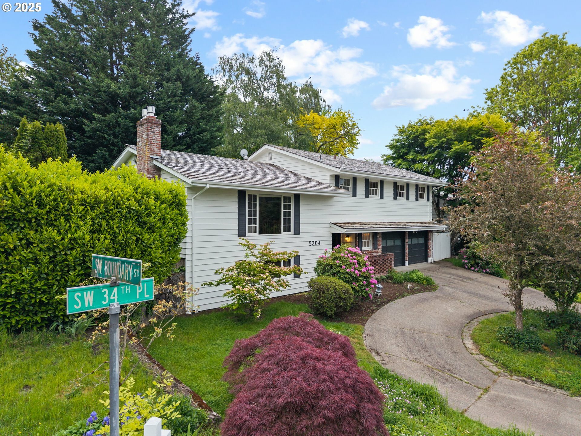 Property Photo: 5304 SW 34th Pl OR 97239