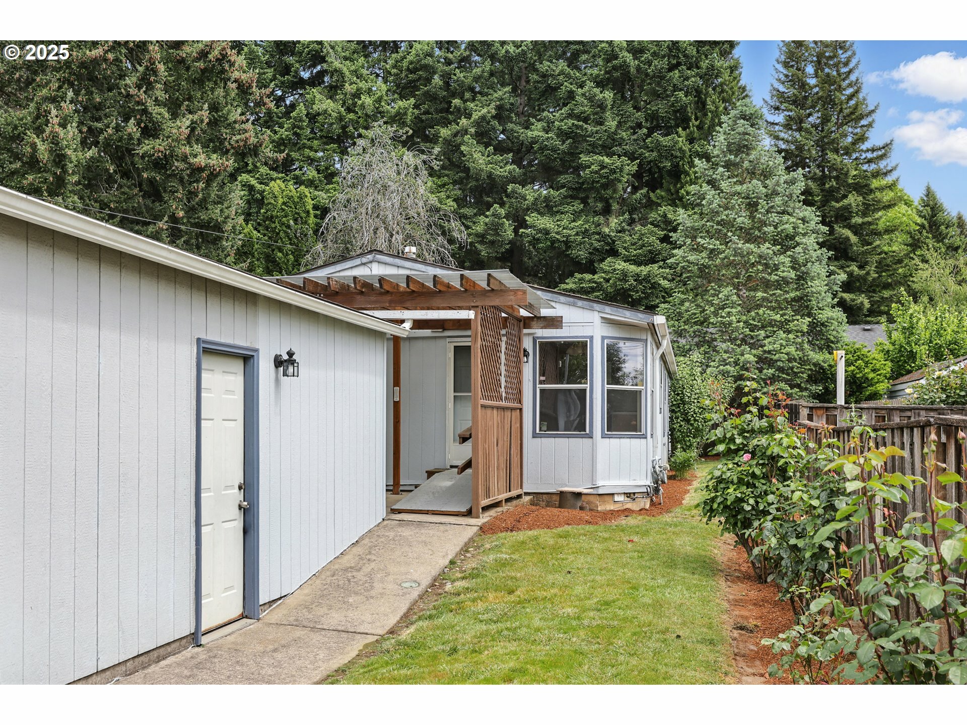 Property Photo: 9838 SE 29th Ave OR 97222