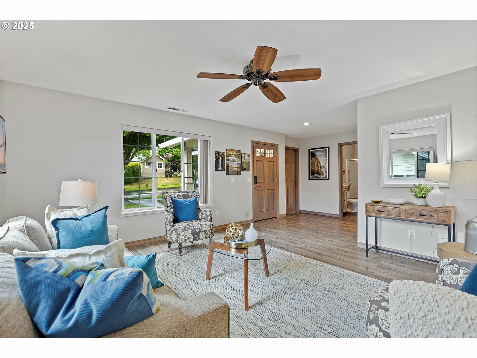 Property Photo: 1012 E Foothills Dr OR 97132