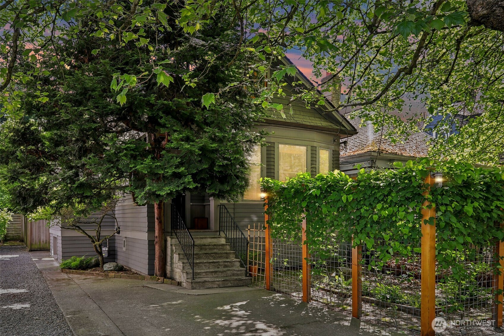 118  10th Avenue E  Seattle WA 98102 photo