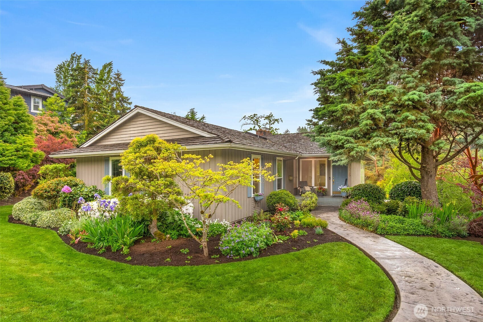 Property Photo: 7915 SE 34th Street WA 98040