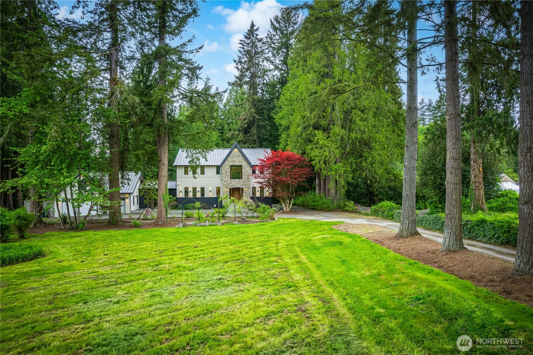 Property Photo: 12607 Avondale Road NE WA 98052