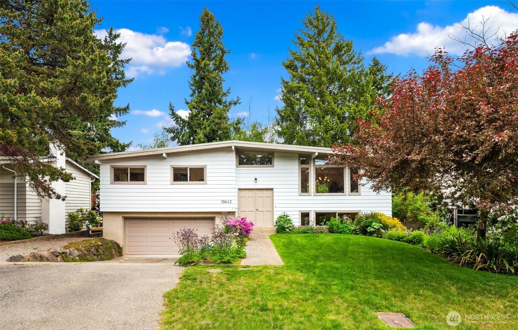 10642  32nd Avenue SW  Seattle WA 98146 photo