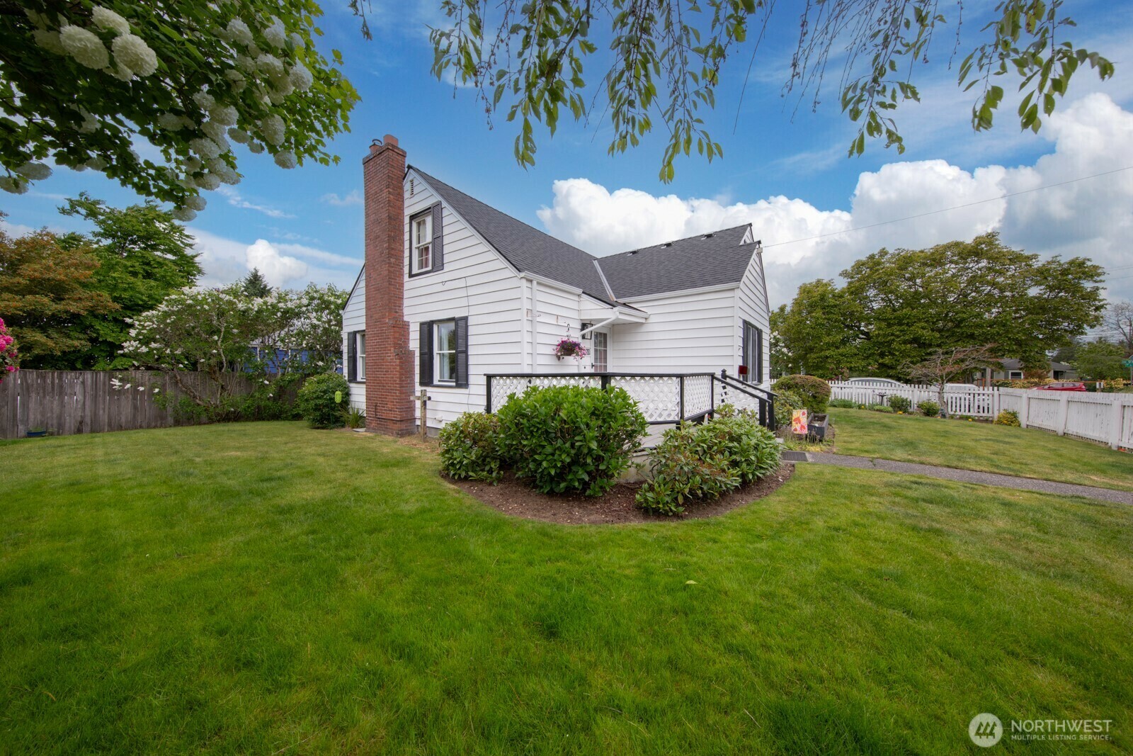 Property Photo: 9653 7th Avenue NE WA 98115