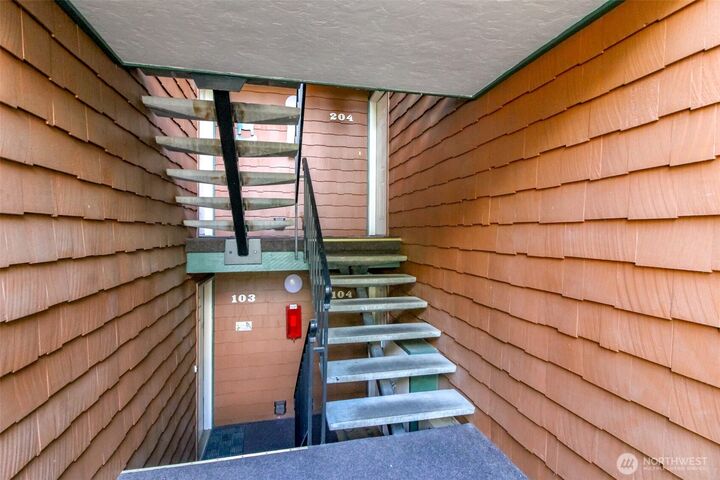 Property Photo: 7308 N Skyview Ln I-204 WA 98406