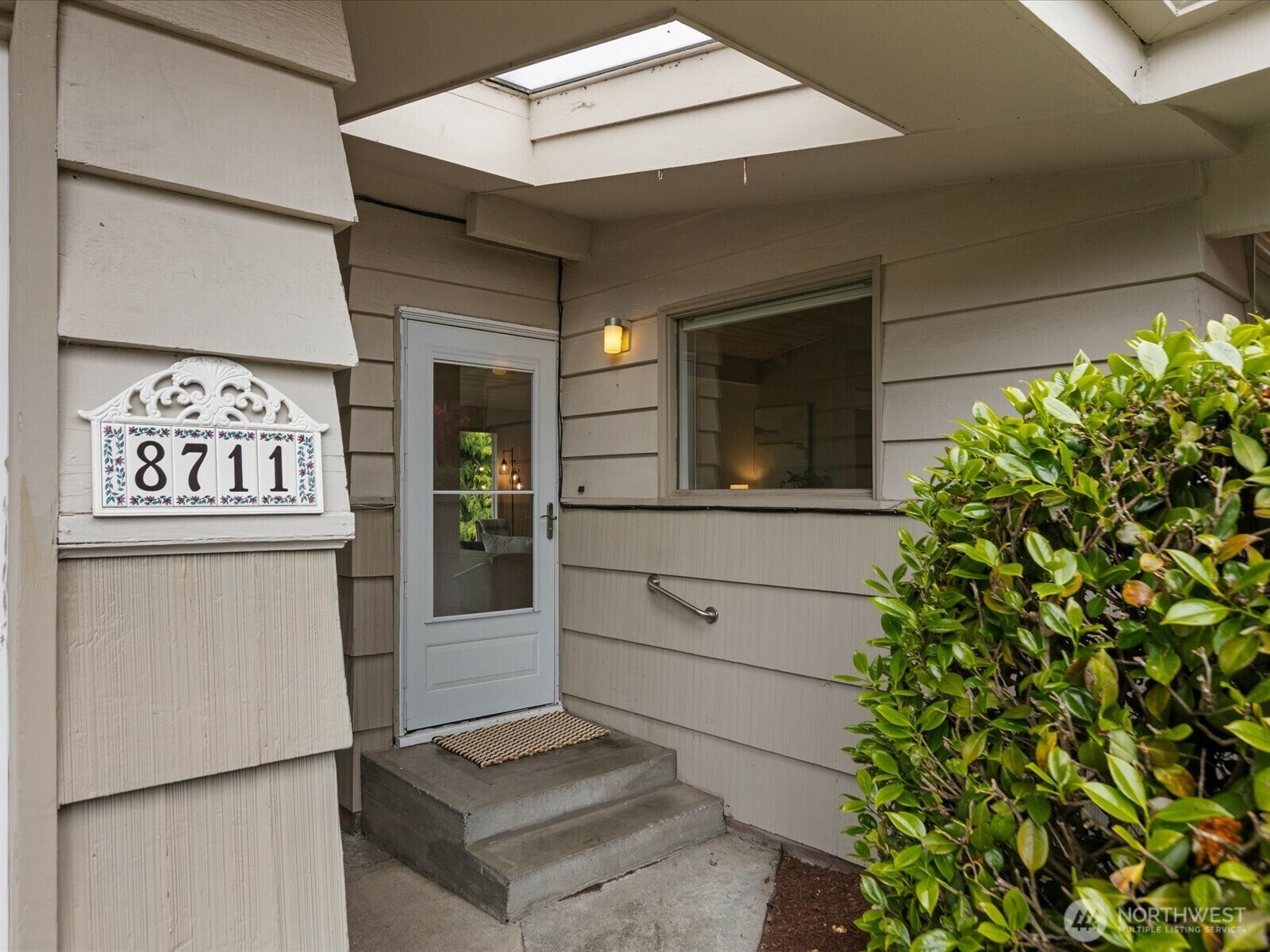 Property Photo: 8711 Bowdoin Way WA 98026