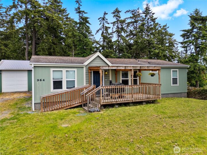 Property Photo:  964  Donald Avenue  WA 98277 