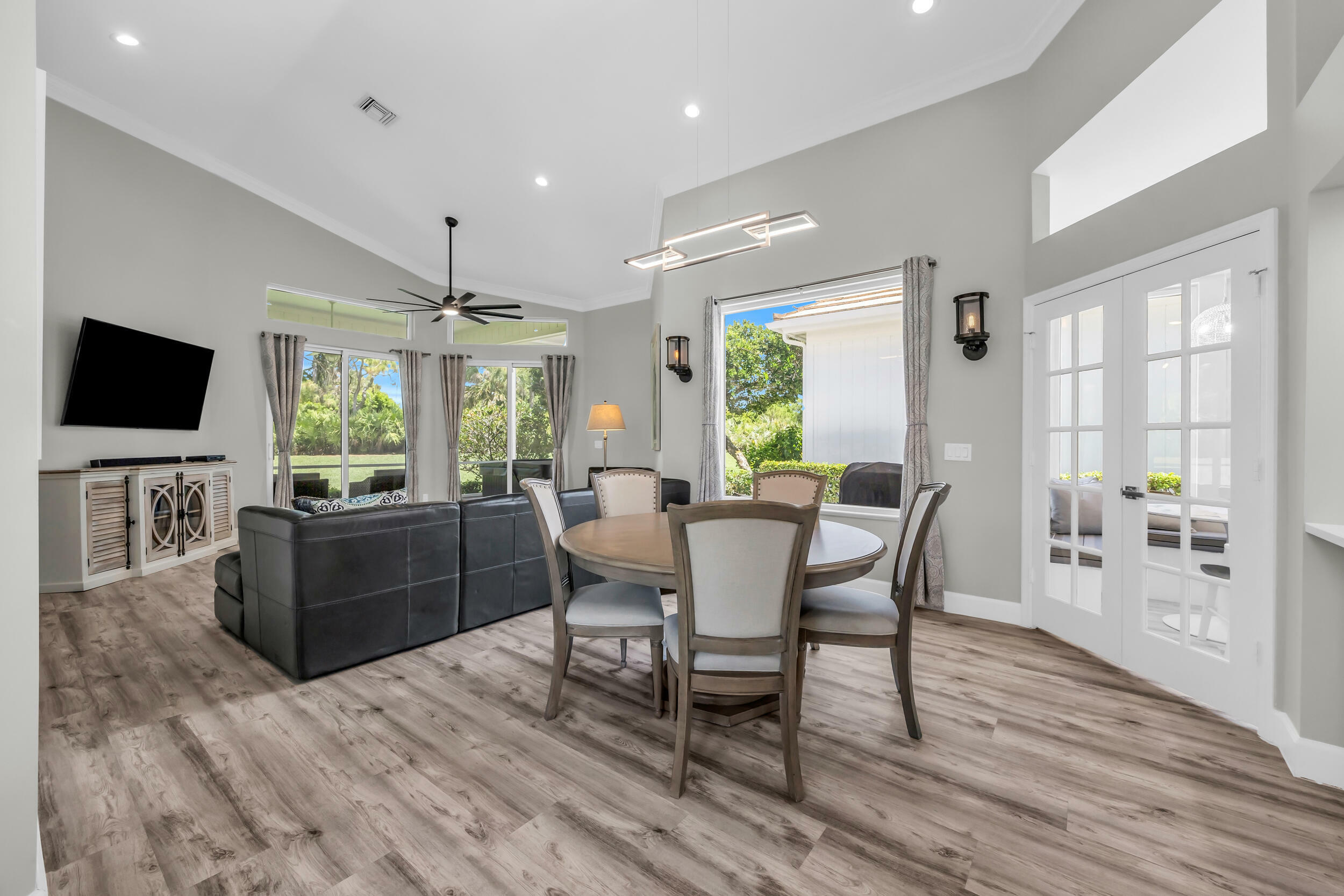 Property Photo: 2211 NW Seagrass Drive FL 34990