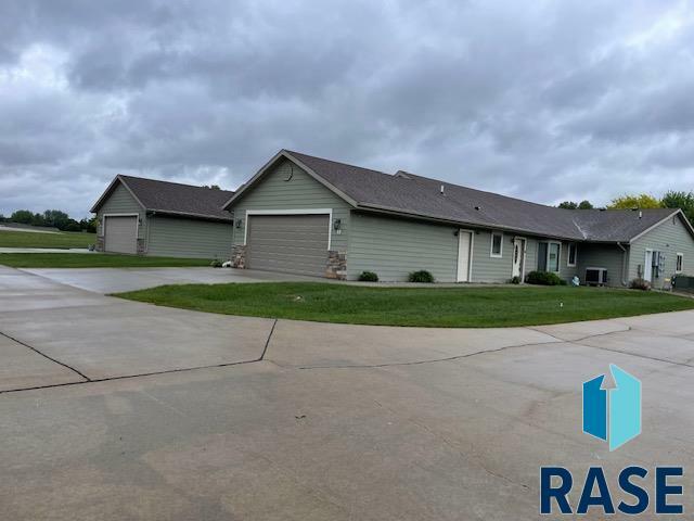 Property Photo: 605 Parkdale Dr 1 IA 51240