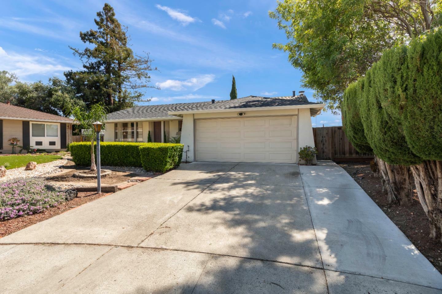 Property Photo: 1527 Turriff Way CA 95132