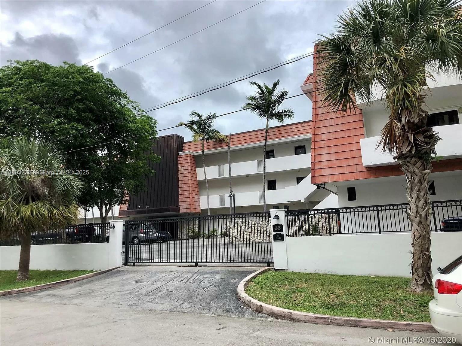 Property Photo: 6855 Edgewater Dr 1cs FL 33133