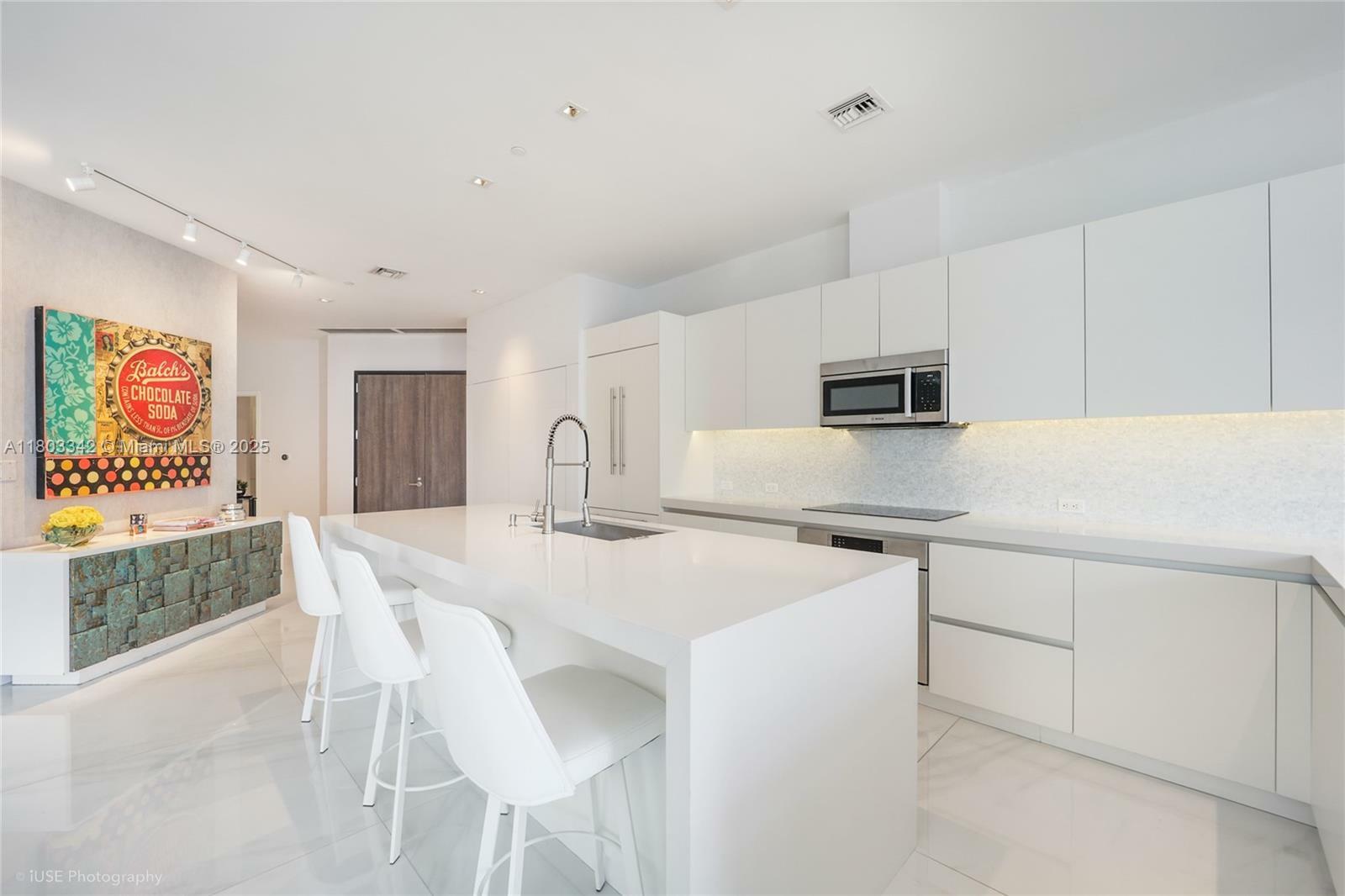 Property Photo: 88 SW 7th St 4101 FL 33130