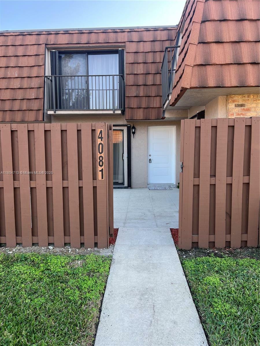 Property Photo: 4081 Forest Hill Dr 4081 FL 33026