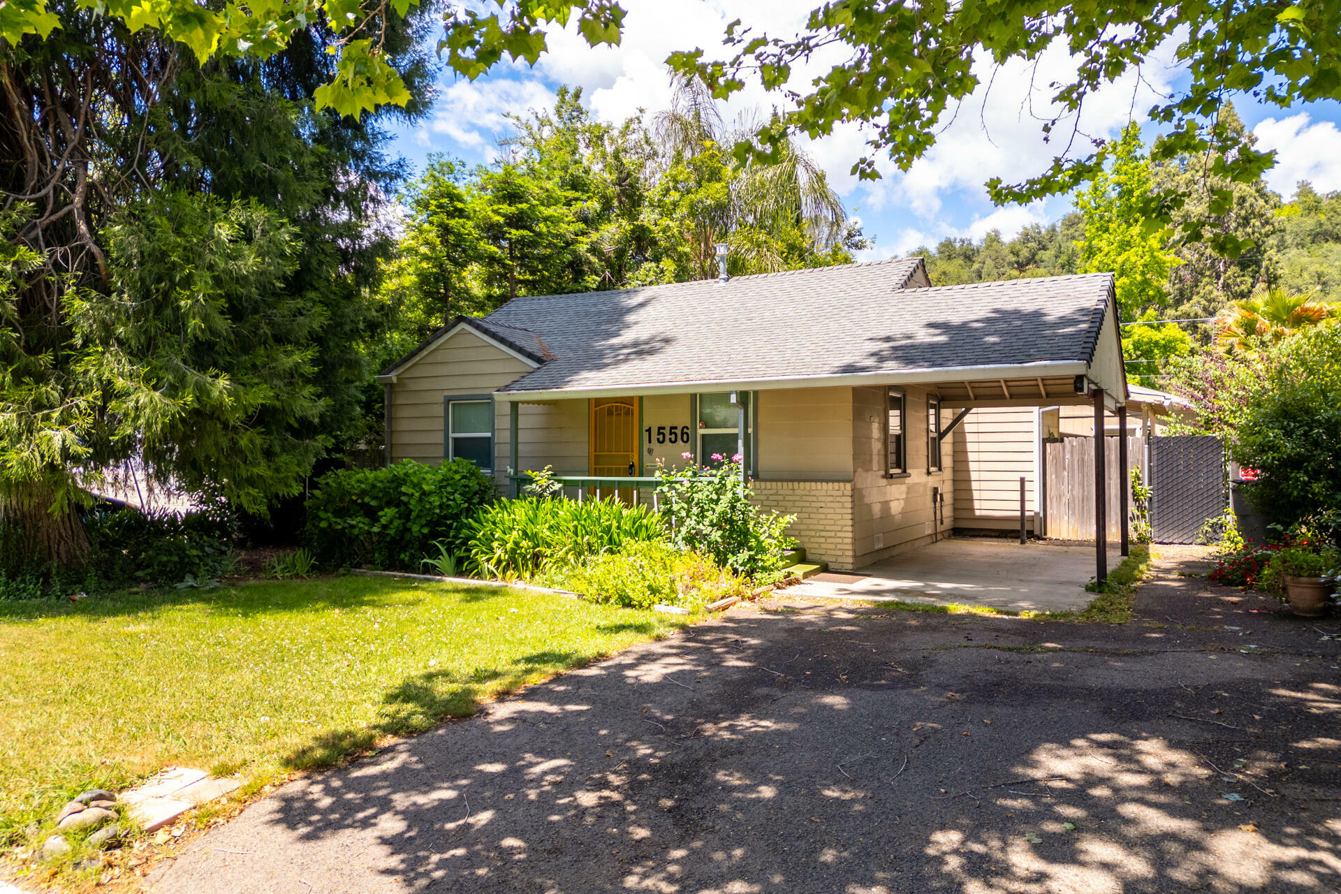 1556 Santa Fe Avenue  Redding CA 96003 photo