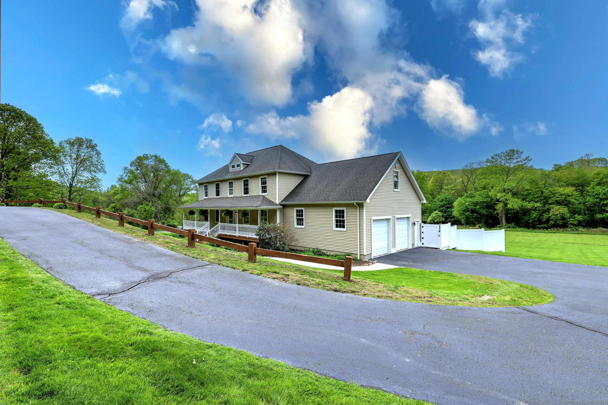 Property Photo:  581 Chestnut Tree Hill Road  CT 06478 