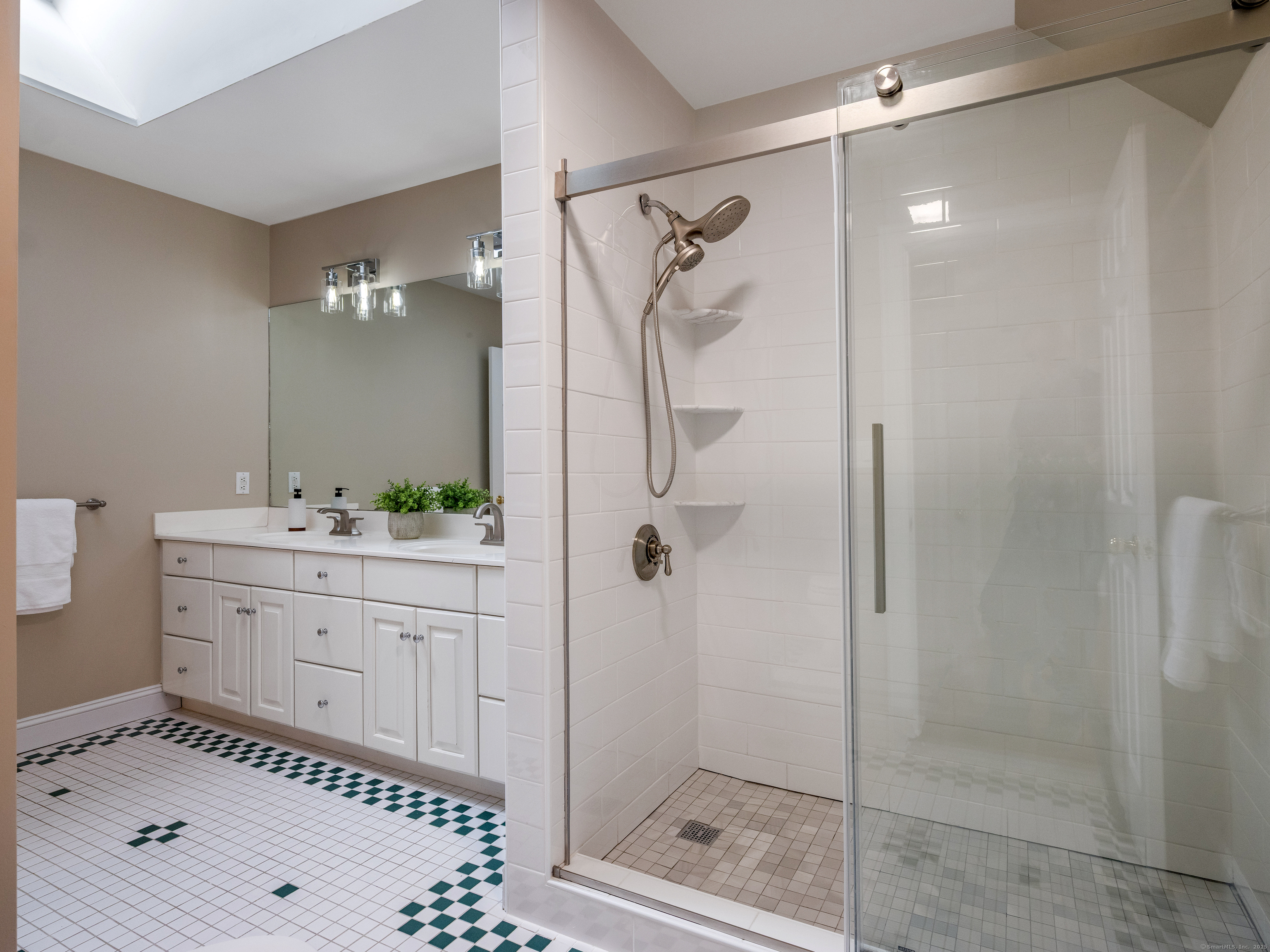 Property Photo: 73 Northgate CT 06001