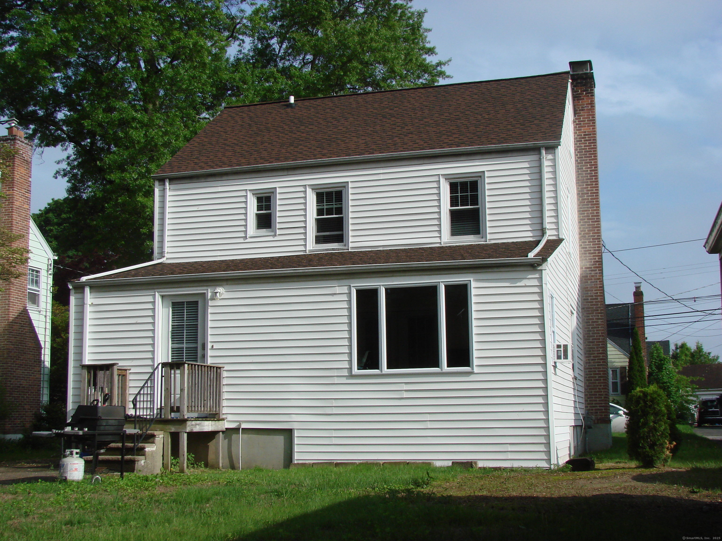 Property Photo: 566 Savoy Street CT 06606