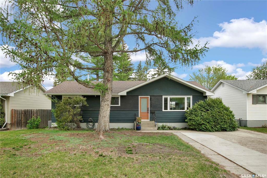 Property Photo: 1709 Wilson Crescent SK S7J 2N6
