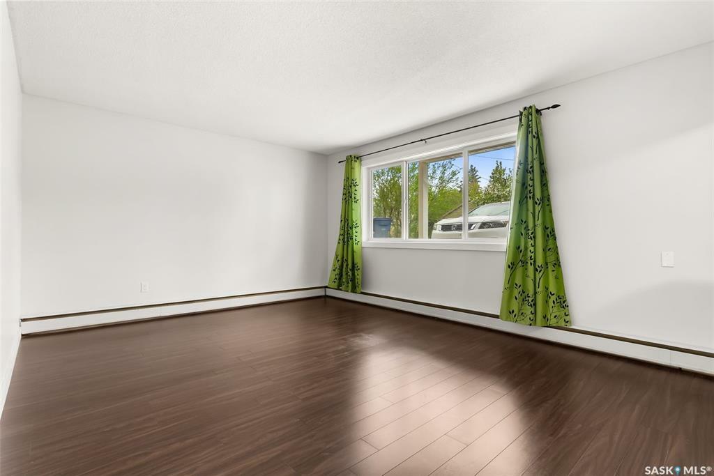 Photo de la propriété: 230 Broadway Avenue E 4 SK S4N 0Z9