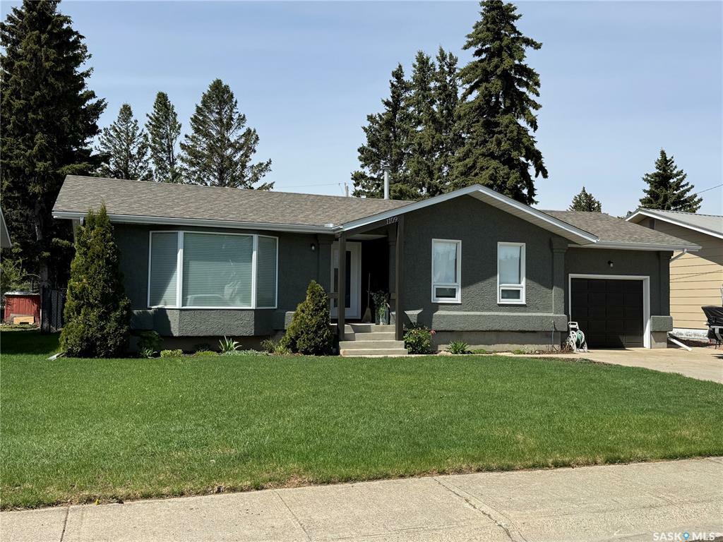 Property Photo: 1109 10th Street SK S0K 2A0