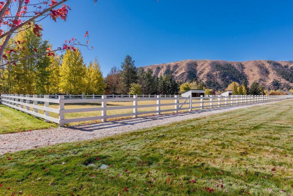 Property Photo: 162 S Hiawatha Dr ID 83333
