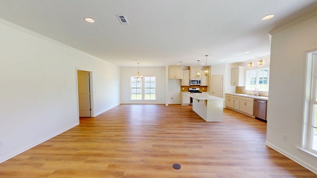 Property Photo: 205 Courtland AL 36301