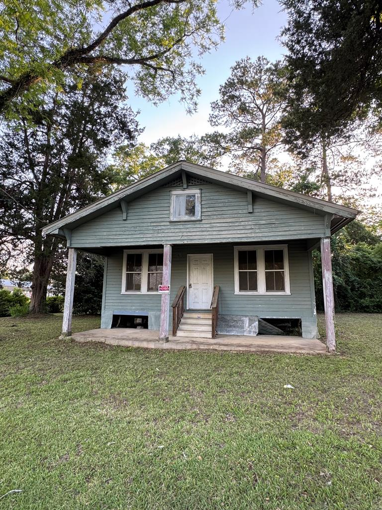 Property Photo:  400 Wolfe St  GA 31792 